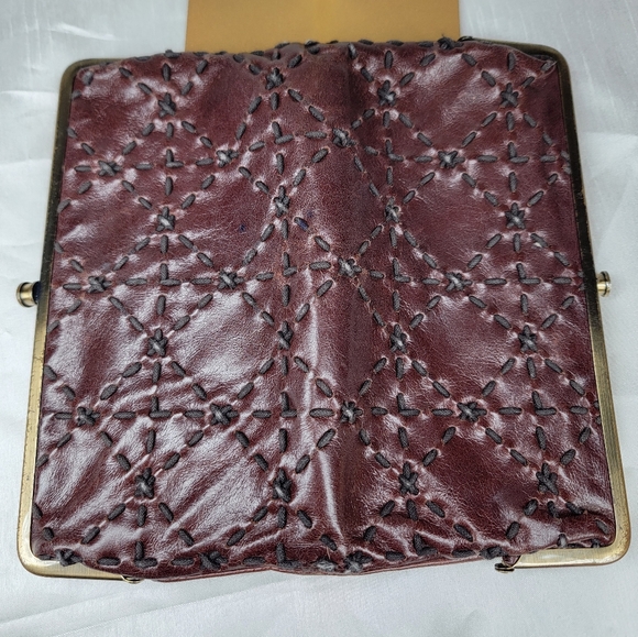 Hobo The Original Brown Leather Stitch Wallet Magnetic & Kiss Lock Closure - Picture 3 of 8